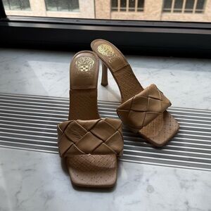 VINCE CAMUTO Chic Tan Heeled Sandals

Worn once. Size 8.5 Women’s